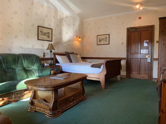 St Mary'S Hotel Golf & Country Club Pencoed Eksteriør bilde